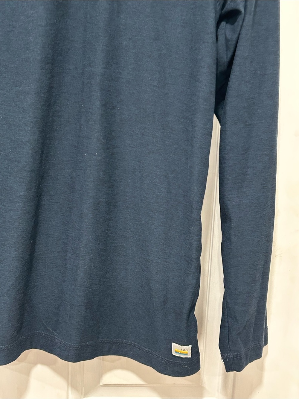 Vuori Men’s Long Sleeve Strato Tech Tee in Heather Navy Size Medium Style SV178 - Picture 2 of 8